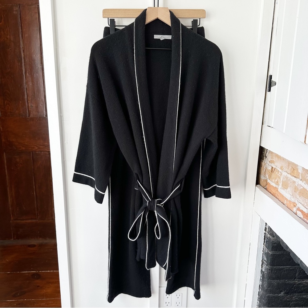 NIEMAN MARCUS black cashmere black wrap sweater